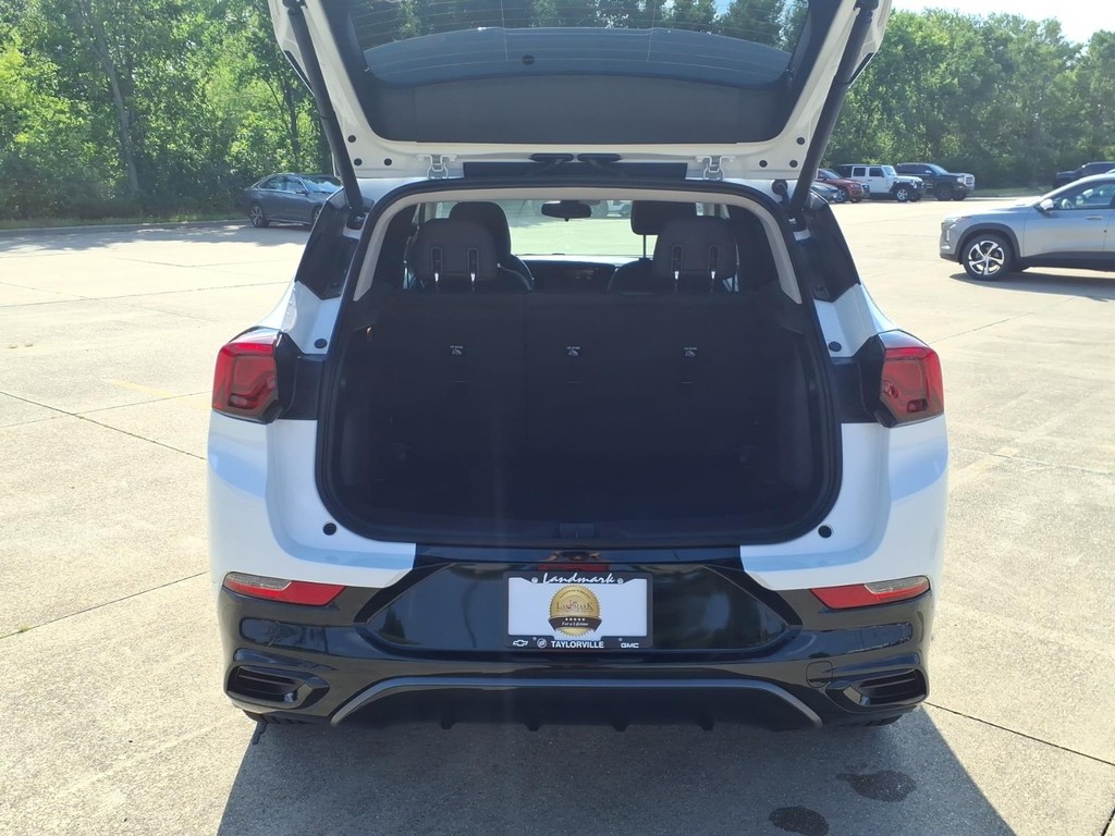 Buick Encore GX Vehicle Full-screen Gallery Image 5