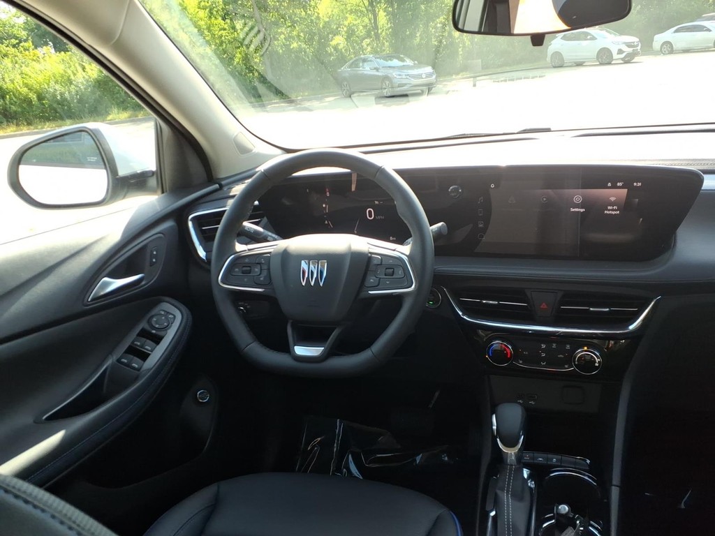 Buick Encore GX Vehicle Full-screen Gallery Image 8