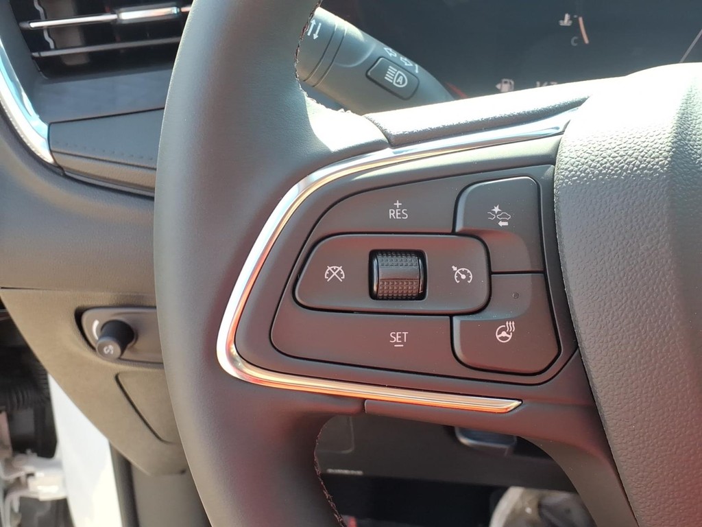 Buick Encore GX Vehicle Full-screen Gallery Image 14