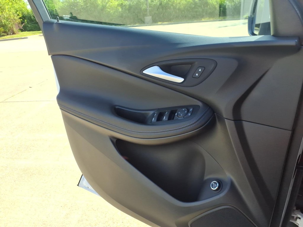 Buick Encore GX Vehicle Full-screen Gallery Image 17