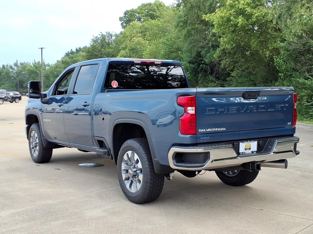 Chevrolet Silverado 2500HD Vehicle Full-screen Gallery Image 3
