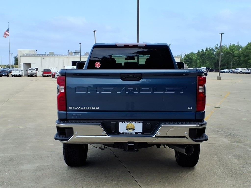 Chevrolet Silverado 2500HD Vehicle Full-screen Gallery Image 4