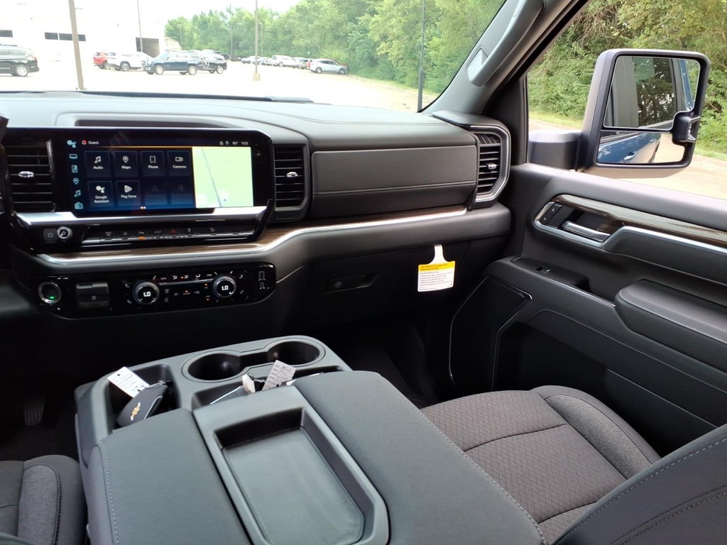 Chevrolet Silverado 2500HD Vehicle Full-screen Gallery Image 8