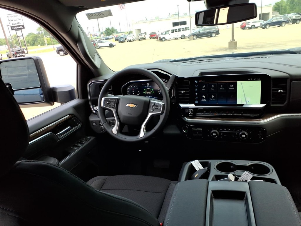 Chevrolet Silverado 2500HD Vehicle Full-screen Gallery Image 9