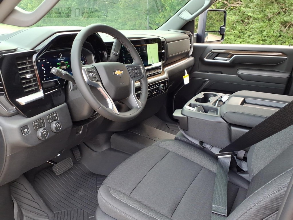 Chevrolet Silverado 2500HD Vehicle Full-screen Gallery Image 11