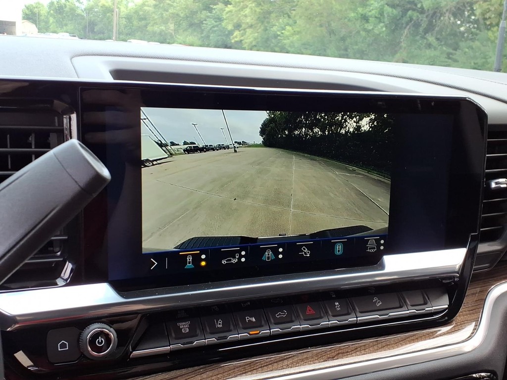 Chevrolet Silverado 2500HD Vehicle Full-screen Gallery Image 13
