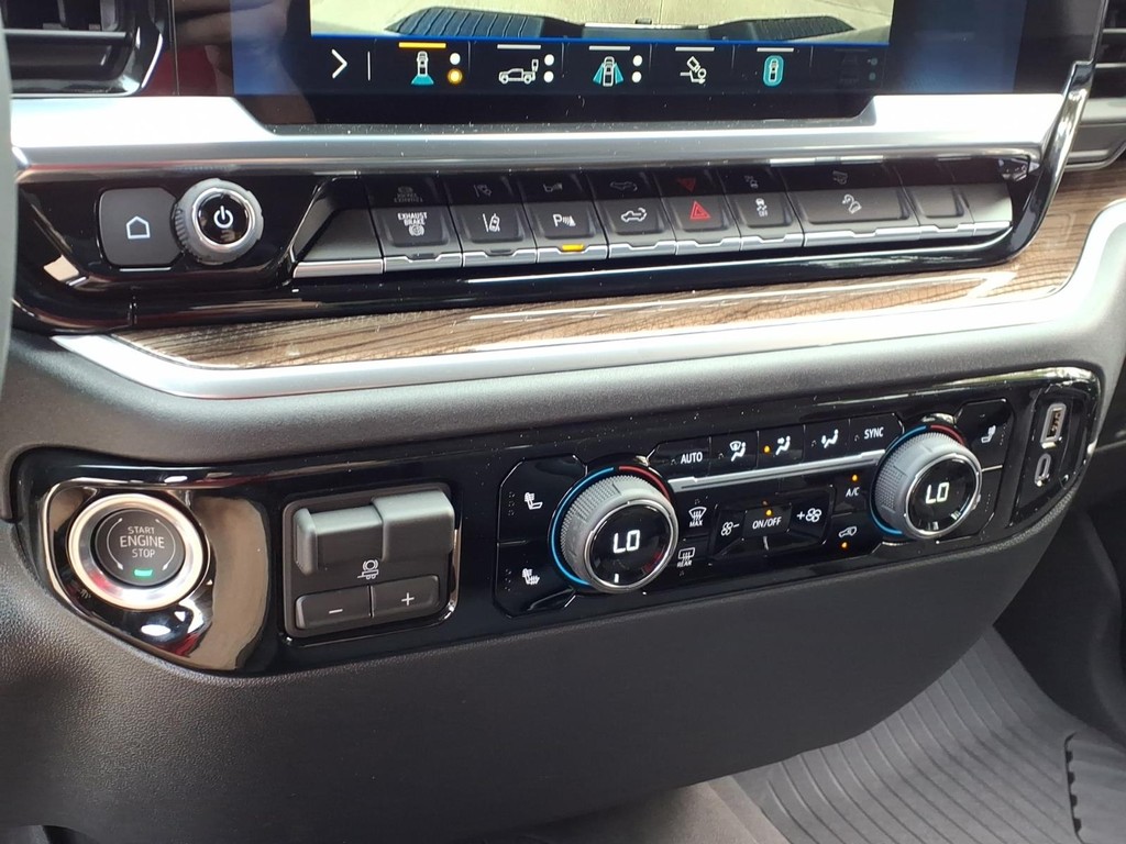Chevrolet Silverado 2500HD Vehicle Full-screen Gallery Image 14