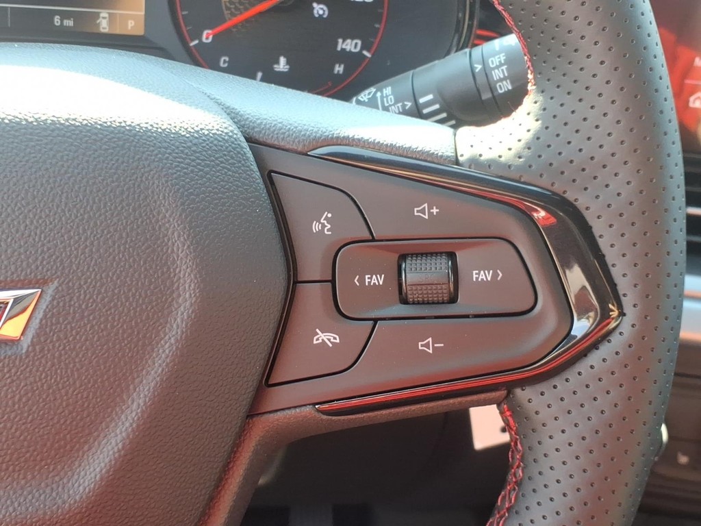 Chevrolet Trax Vehicle Full-screen Gallery Image 15