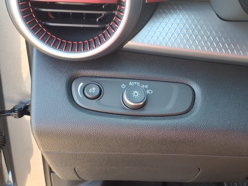 Chevrolet Trax Vehicle Full-screen Gallery Image 17