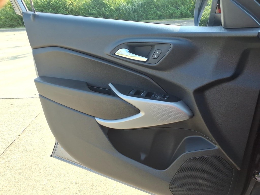 Chevrolet Trax Vehicle Full-screen Gallery Image 18