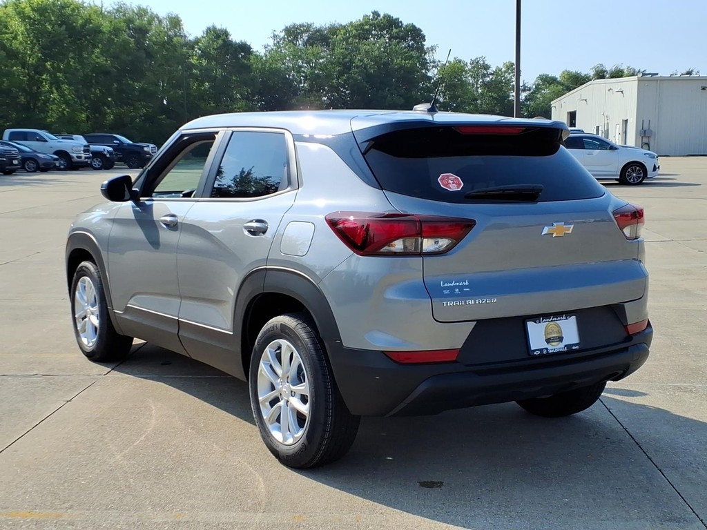 Chevrolet Trailblazer Vehicle Full-screen Gallery Image 3