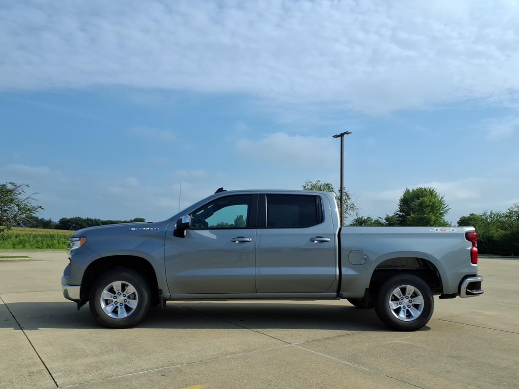 Chevrolet Silverado 1500 Vehicle Full-screen Gallery Image 2