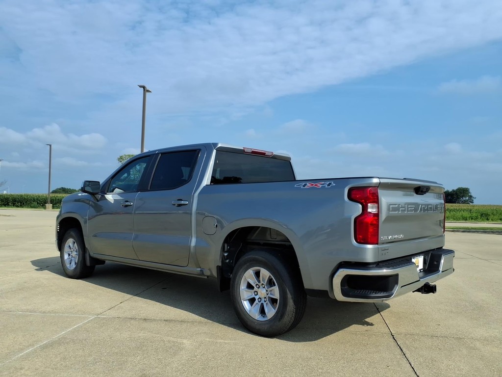 Chevrolet Silverado 1500 Vehicle Full-screen Gallery Image 3