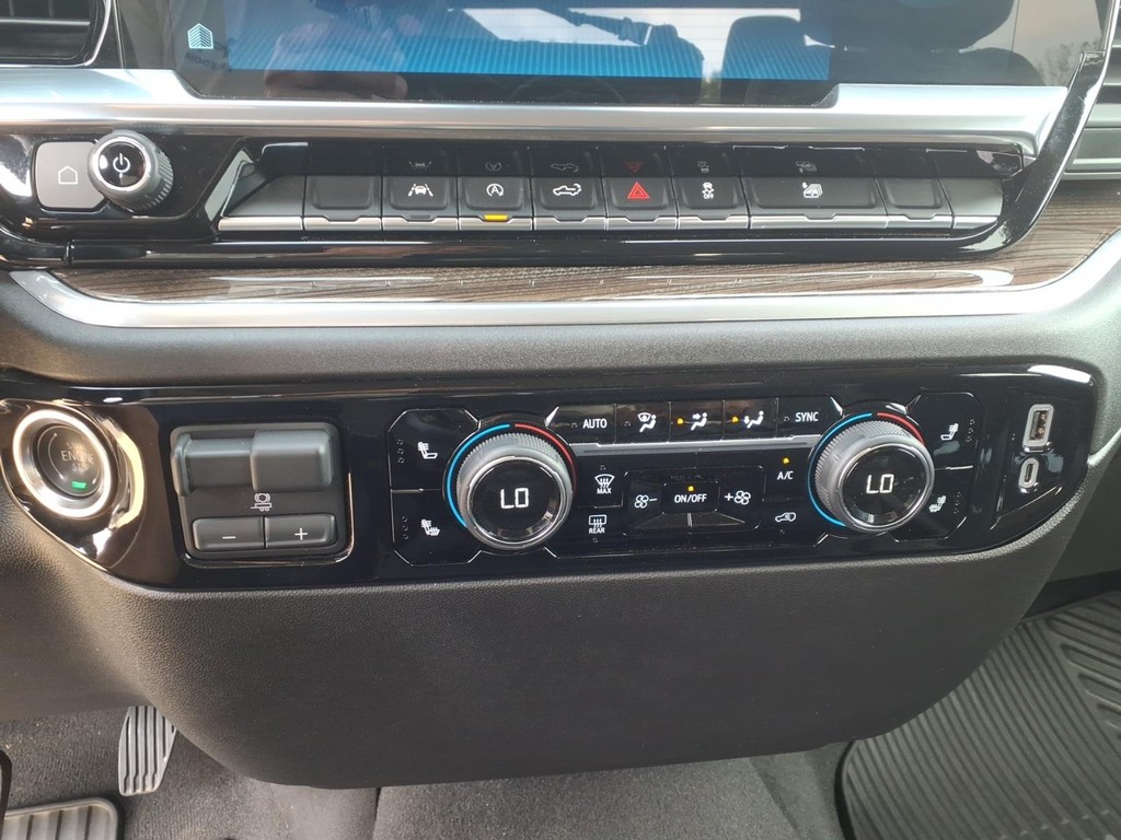 Chevrolet Silverado 1500 Vehicle Full-screen Gallery Image 11