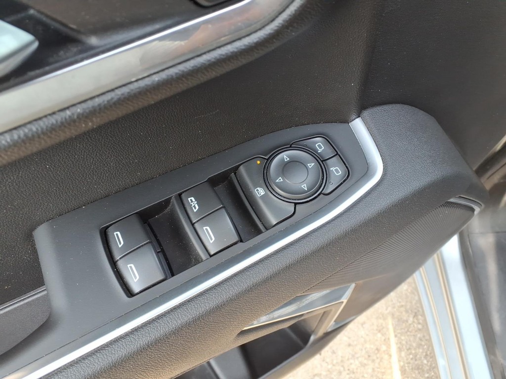 Chevrolet Silverado 1500 Vehicle Full-screen Gallery Image 17
