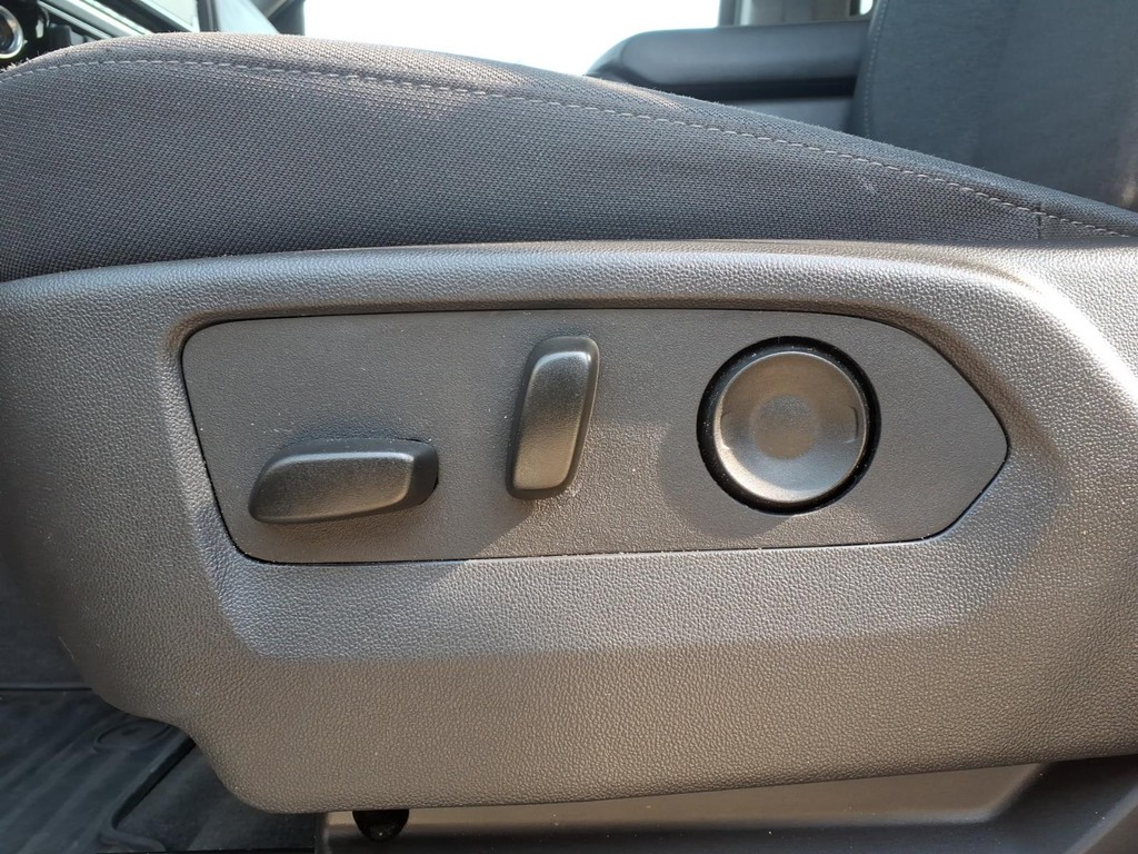 Chevrolet Silverado 1500 Vehicle Full-screen Gallery Image 18