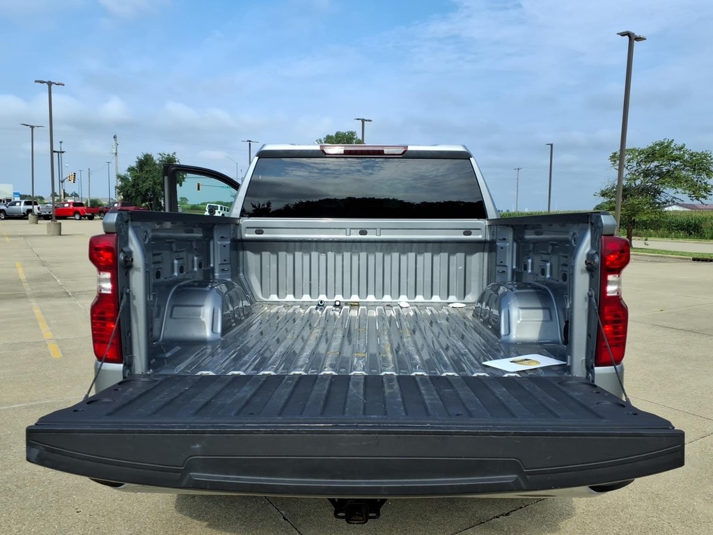 Chevrolet Silverado 1500 Vehicle Full-screen Gallery Image 21