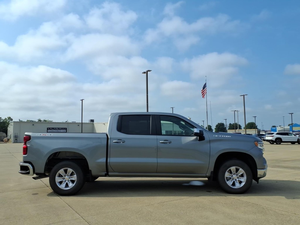 Chevrolet Silverado 1500 Vehicle Full-screen Gallery Image 24