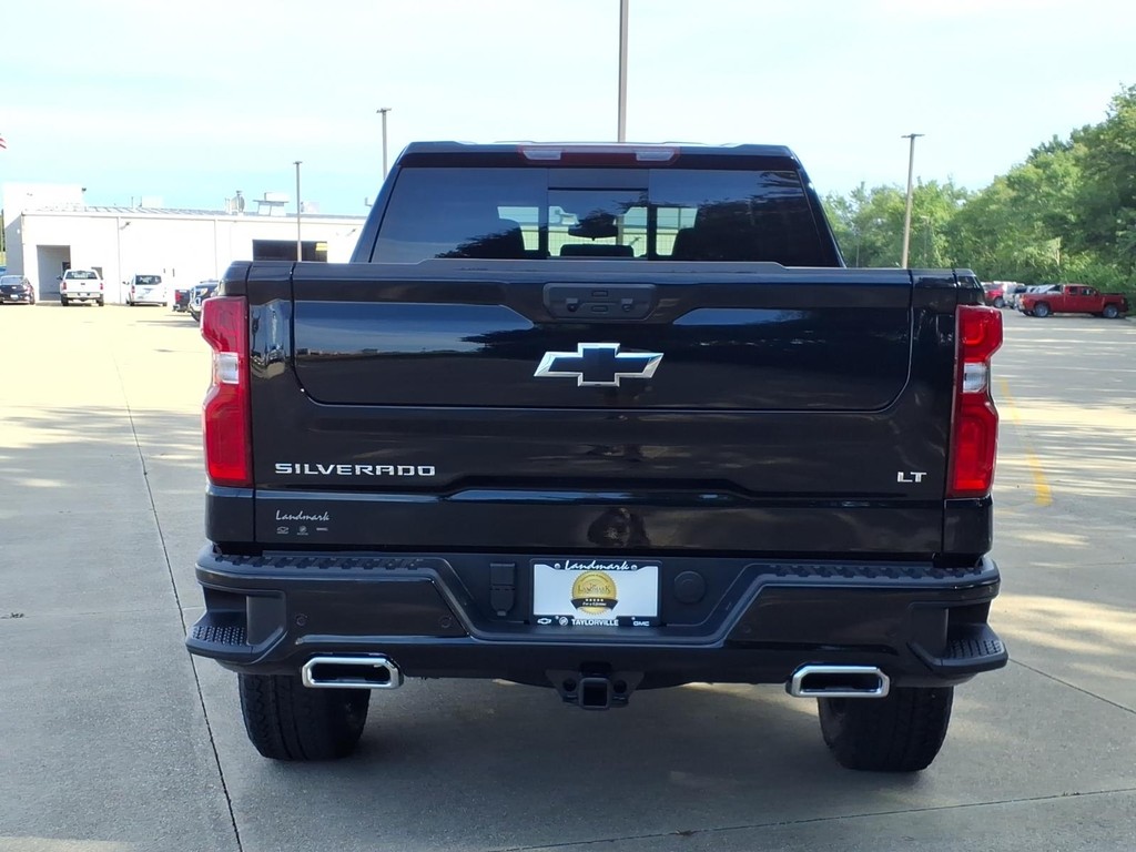 Chevrolet Silverado 1500 Vehicle Full-screen Gallery Image 4