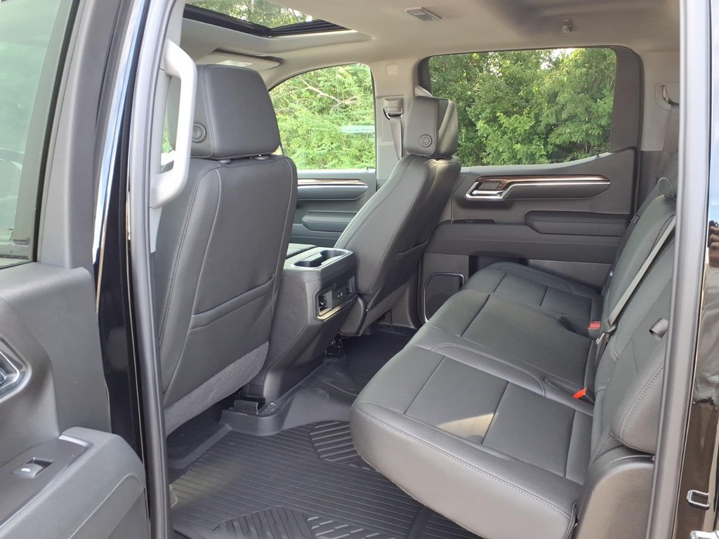 Chevrolet Silverado 1500 Vehicle Full-screen Gallery Image 6