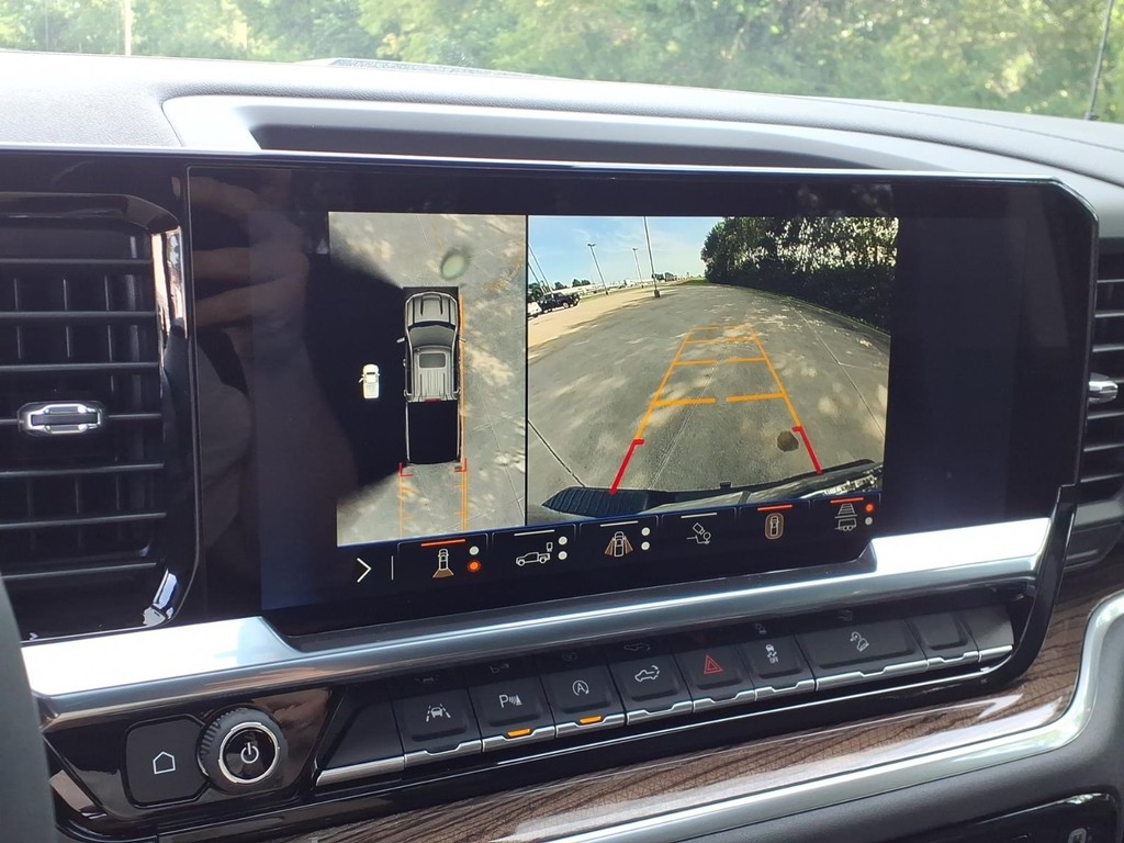 Chevrolet Silverado 1500 Vehicle Full-screen Gallery Image 14