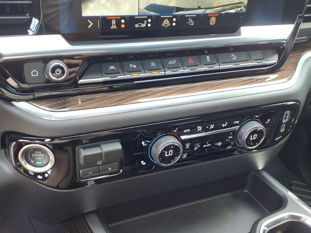 Chevrolet Silverado 1500 Vehicle Full-screen Gallery Image 15