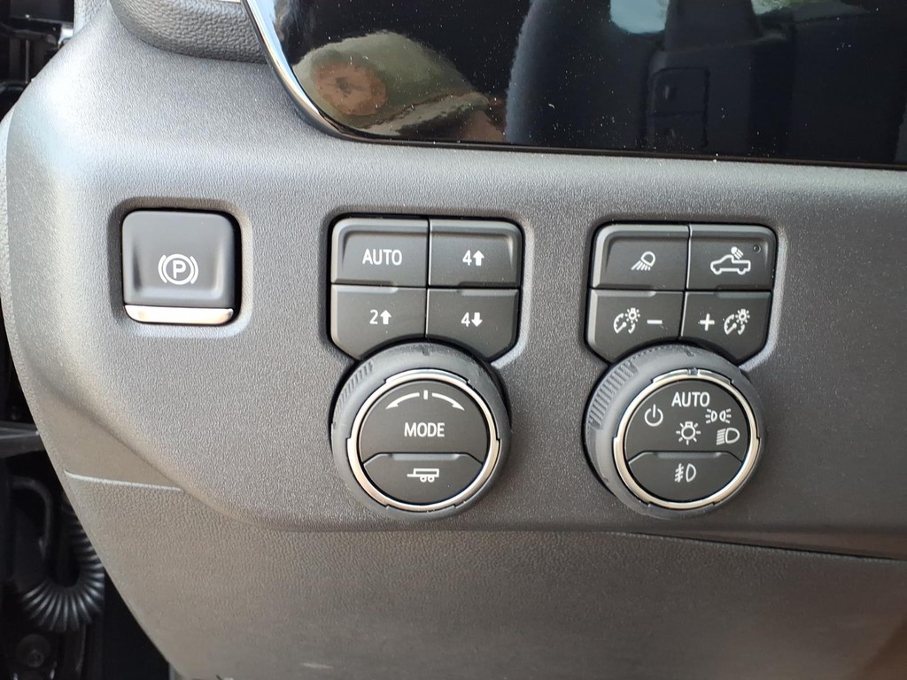 Chevrolet Silverado 1500 Vehicle Full-screen Gallery Image 20