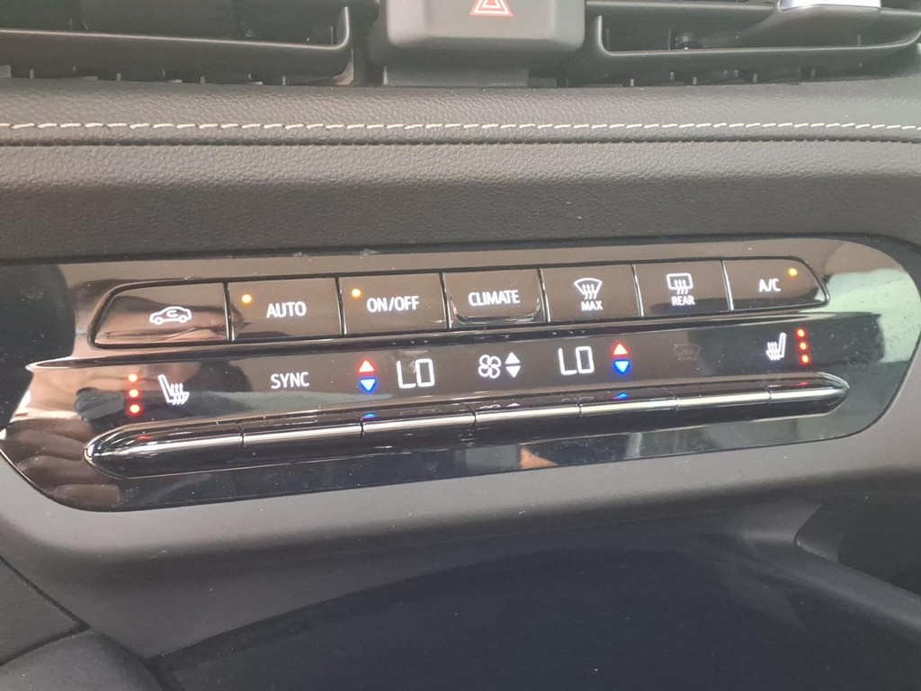Buick Envision Vehicle Full-screen Gallery Image 12