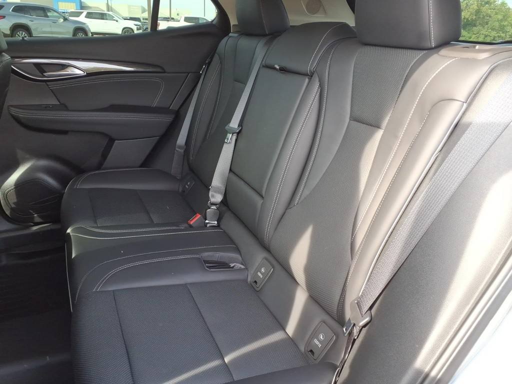 Buick Envision Vehicle Full-screen Gallery Image 21