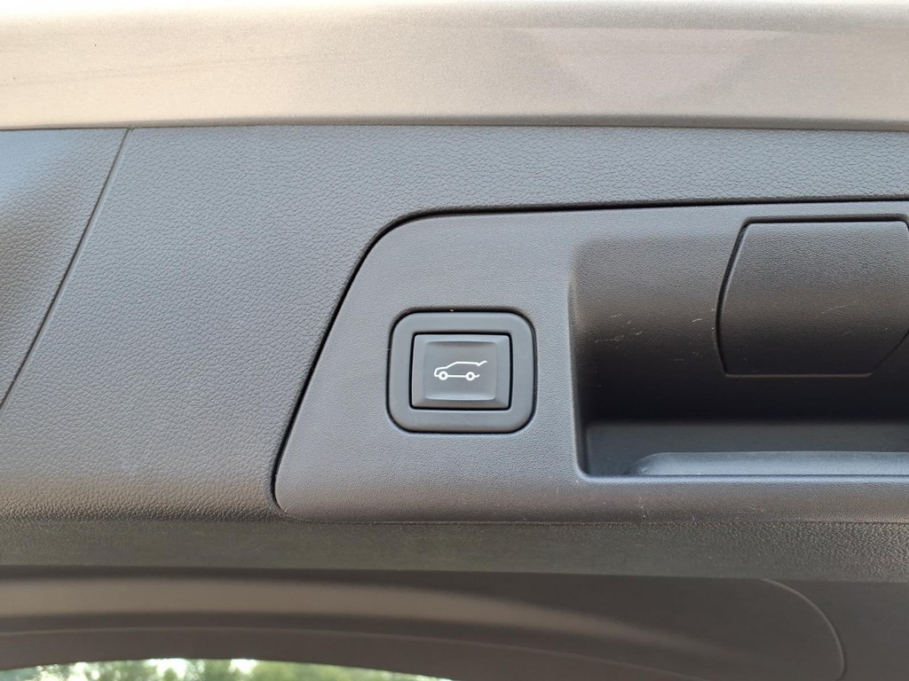 Buick Envision Vehicle Full-screen Gallery Image 23