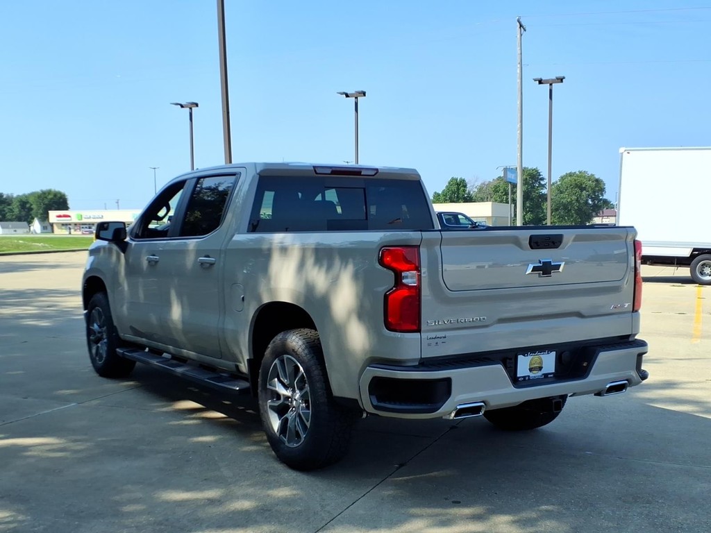 Chevrolet Silverado 1500 Vehicle Full-screen Gallery Image 3