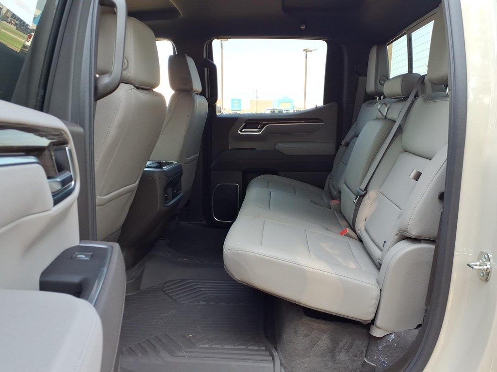 Chevrolet Silverado 1500 Vehicle Full-screen Gallery Image 6