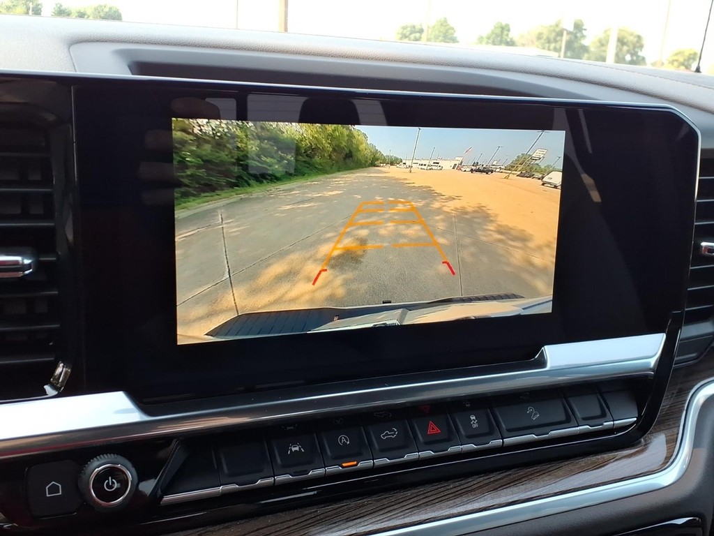 Chevrolet Silverado 1500 Vehicle Full-screen Gallery Image 12