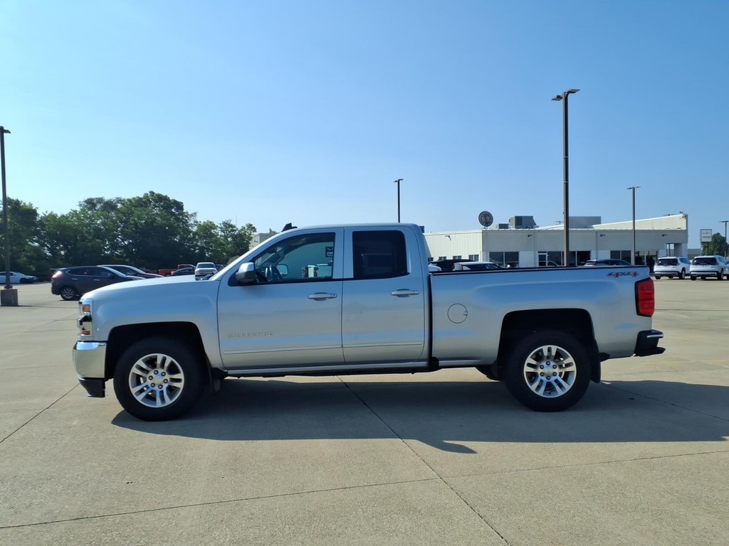 Chevrolet Silverado 1500 Vehicle Full-screen Gallery Image 2