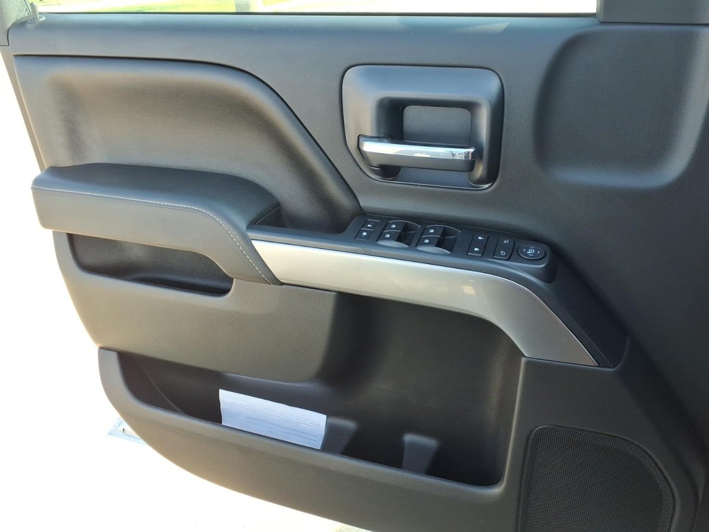 Chevrolet Silverado 1500 Vehicle Full-screen Gallery Image 16