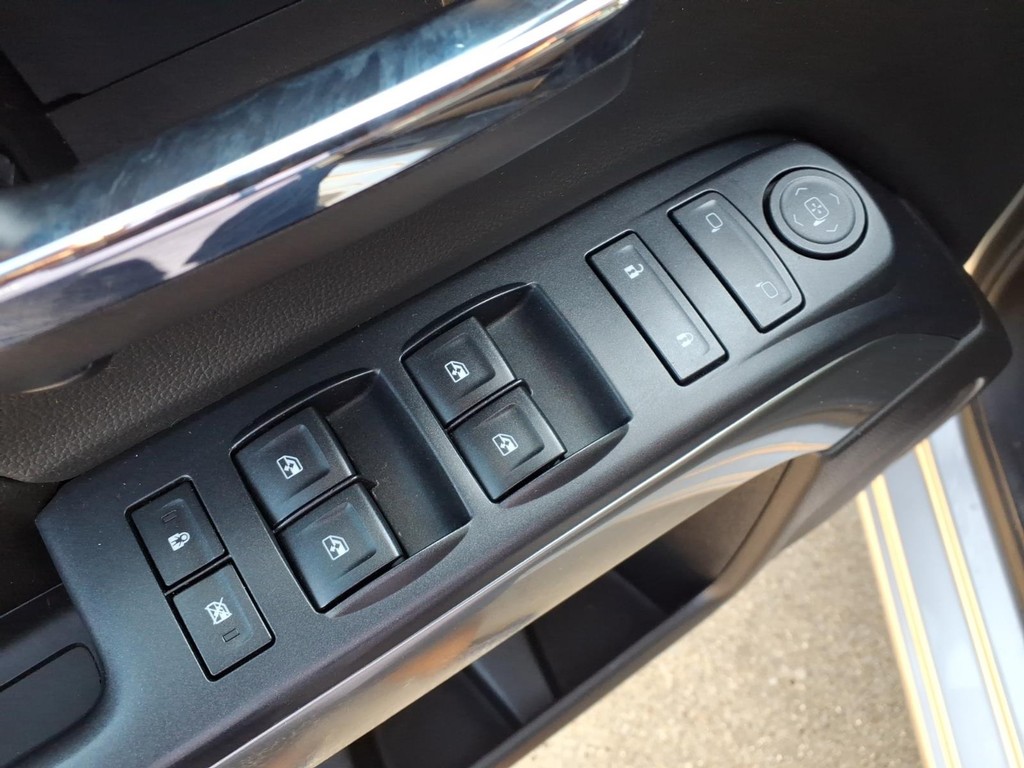 Chevrolet Silverado 1500 Vehicle Full-screen Gallery Image 17