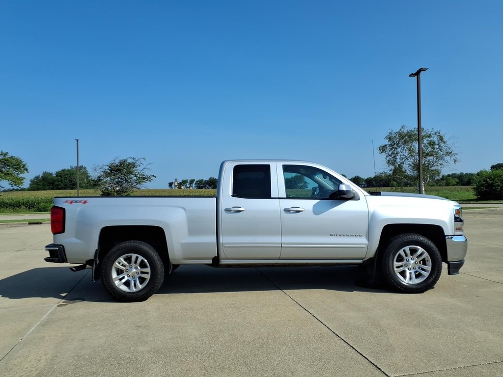 Chevrolet Silverado 1500 Vehicle Full-screen Gallery Image 23
