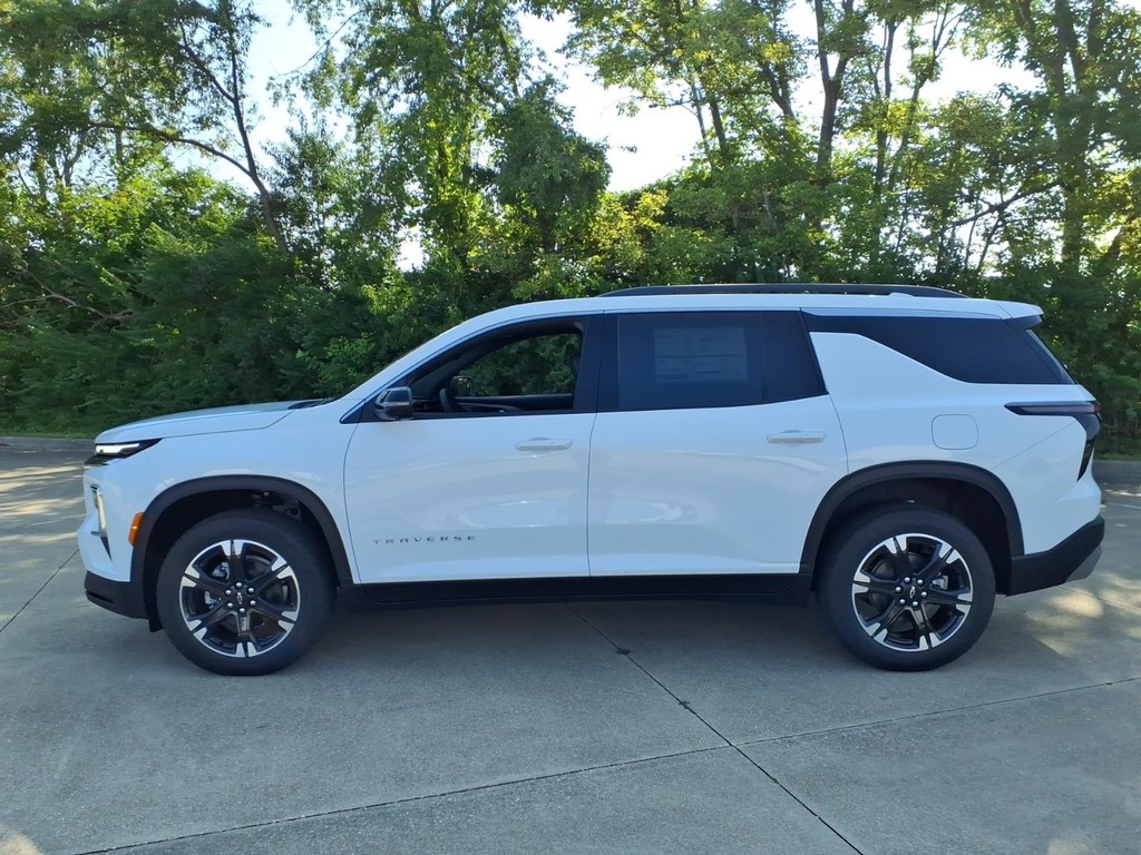 Chevrolet Traverse Vehicle Full-screen Gallery Image 2