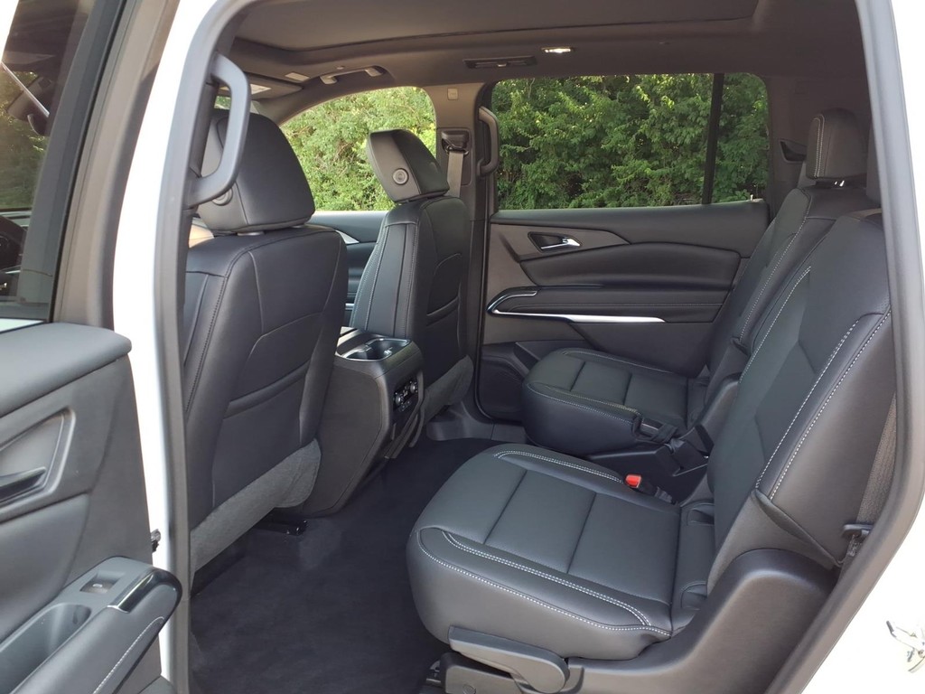Chevrolet Traverse Vehicle Full-screen Gallery Image 6