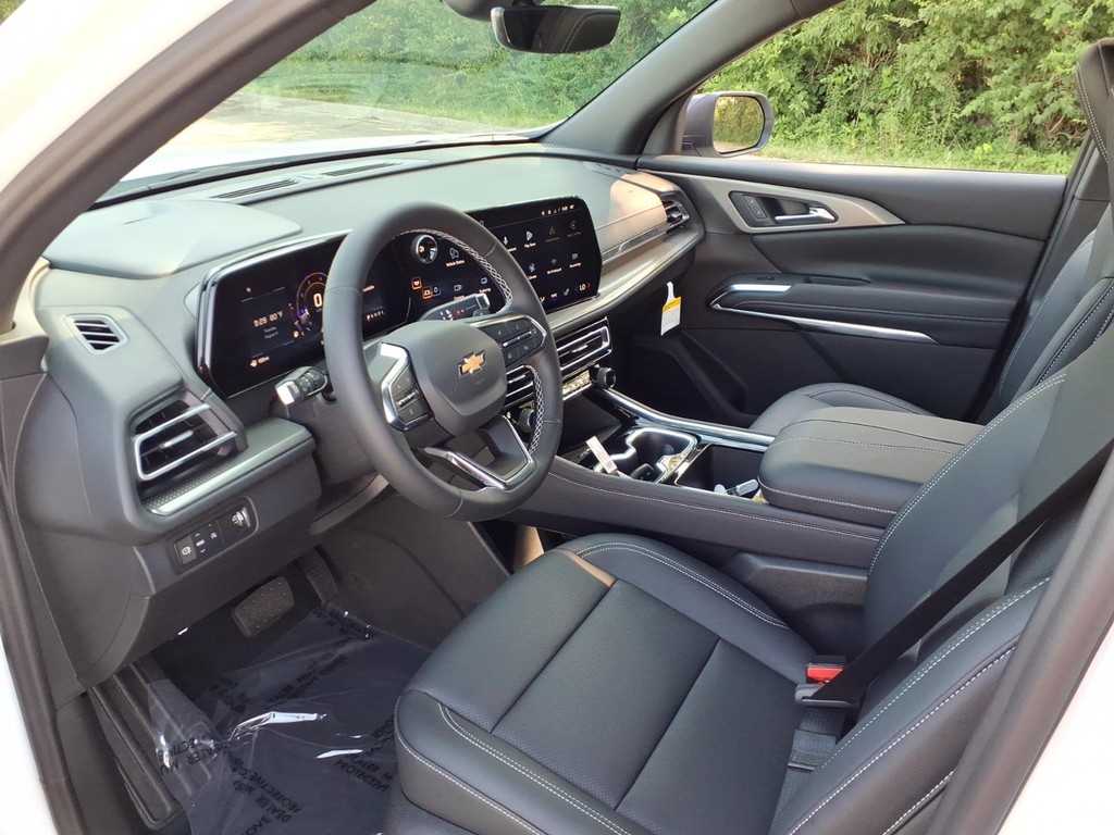 Chevrolet Traverse Vehicle Full-screen Gallery Image 12