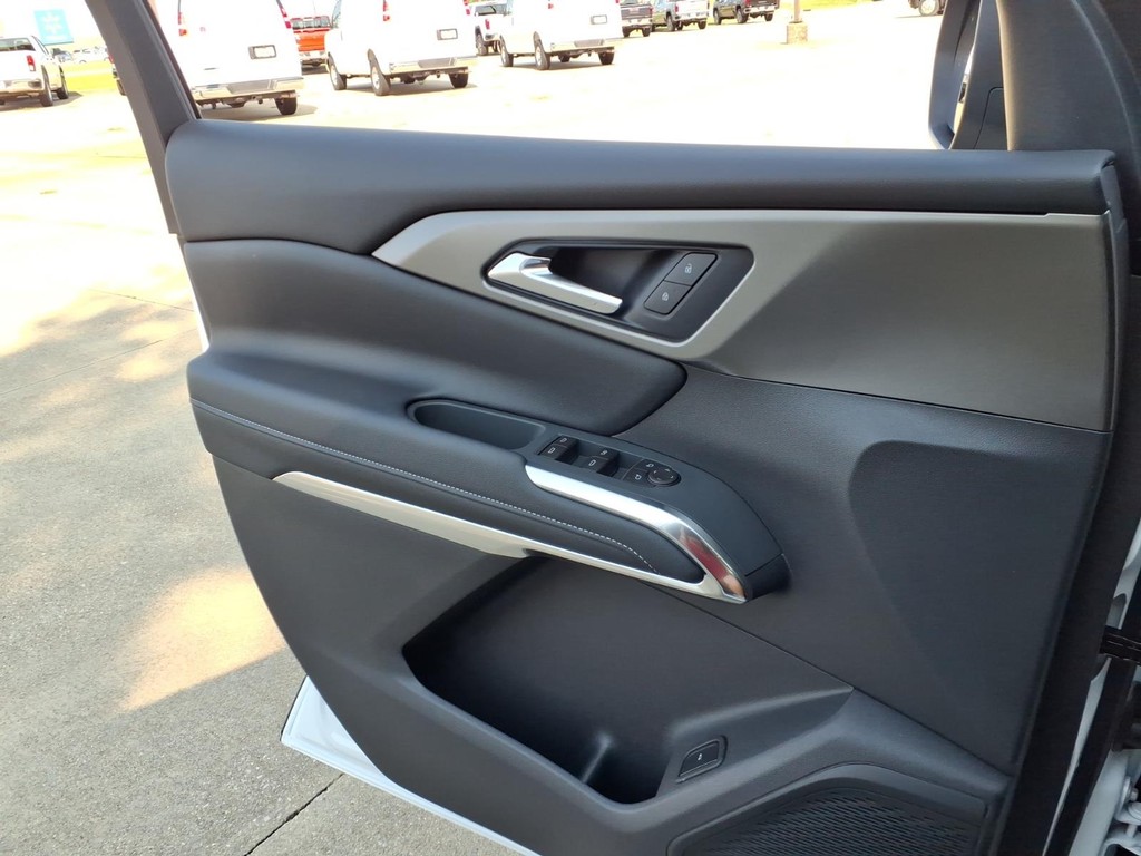 Chevrolet Traverse Vehicle Full-screen Gallery Image 19