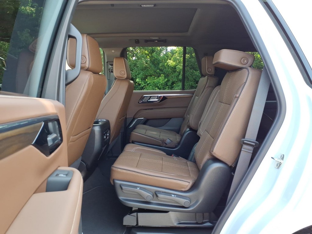 Chevrolet Tahoe Vehicle Full-screen Gallery Image 6