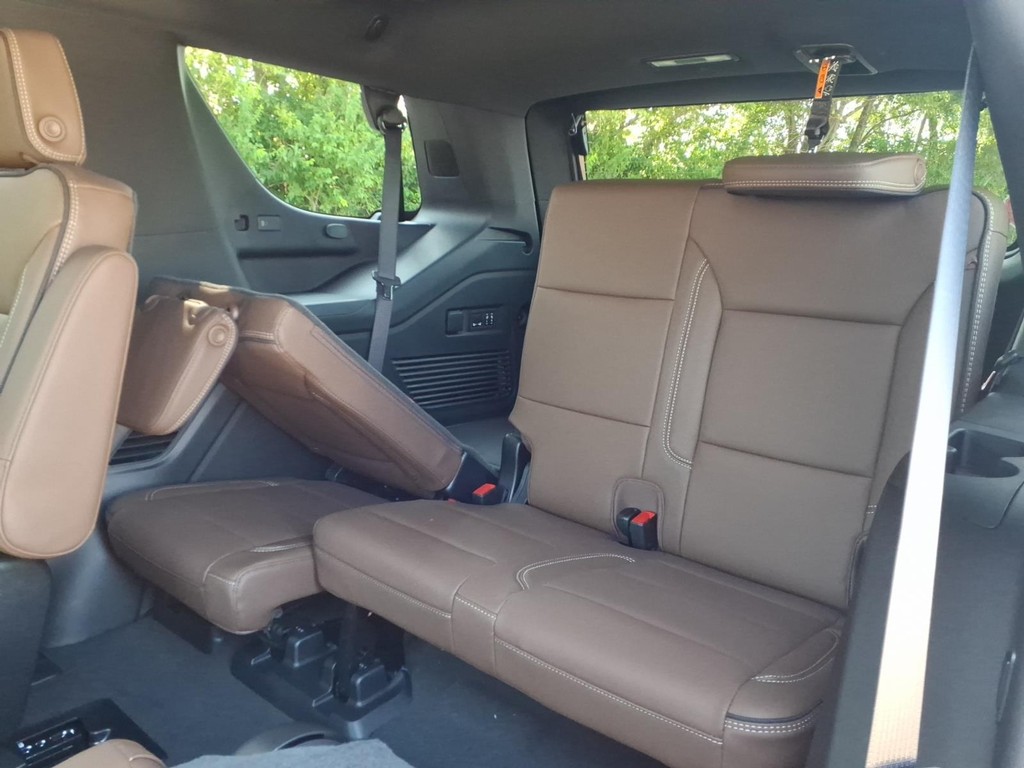 Chevrolet Tahoe Vehicle Full-screen Gallery Image 11