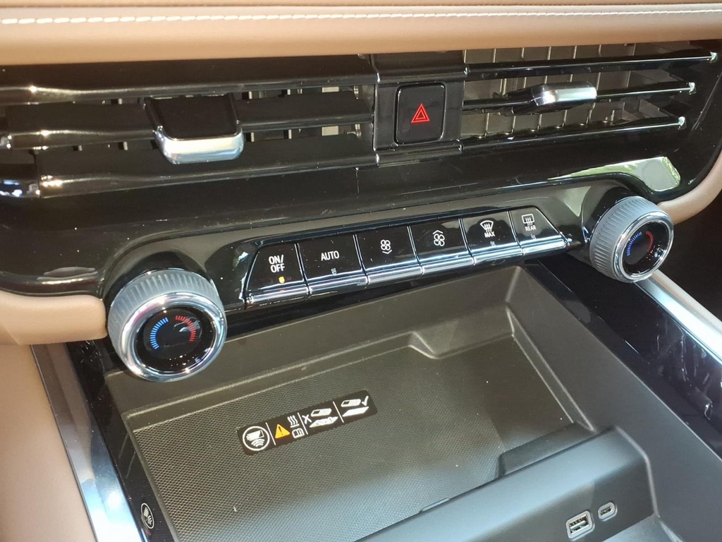 Chevrolet Tahoe Vehicle Full-screen Gallery Image 15