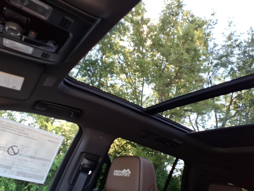 Chevrolet Tahoe Vehicle Full-screen Gallery Image 21
