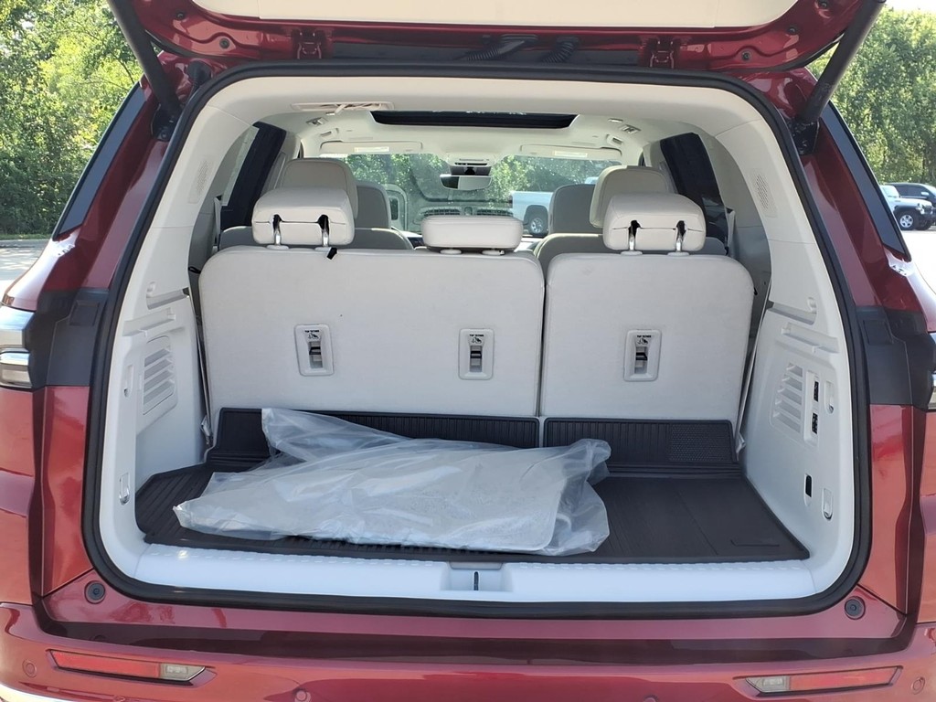 Buick Enclave Vehicle Full-screen Gallery Image 5
