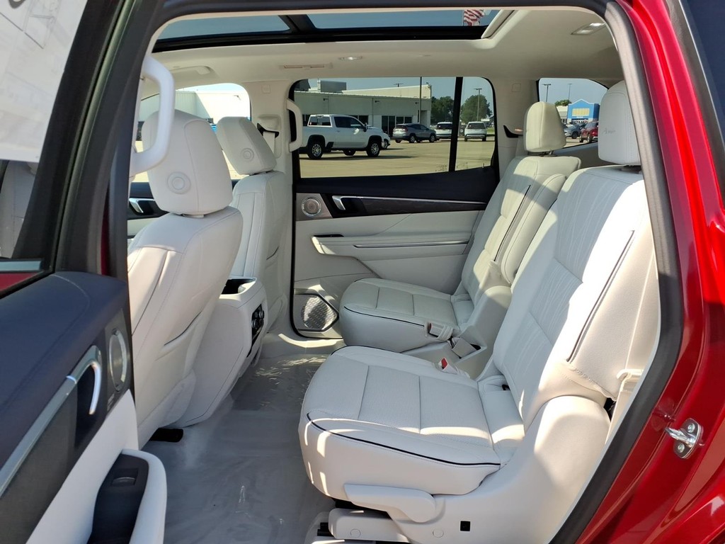 Buick Enclave Vehicle Full-screen Gallery Image 6