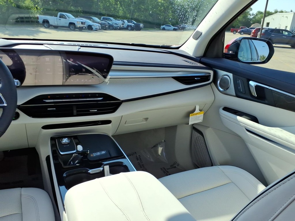 Buick Enclave Vehicle Full-screen Gallery Image 8