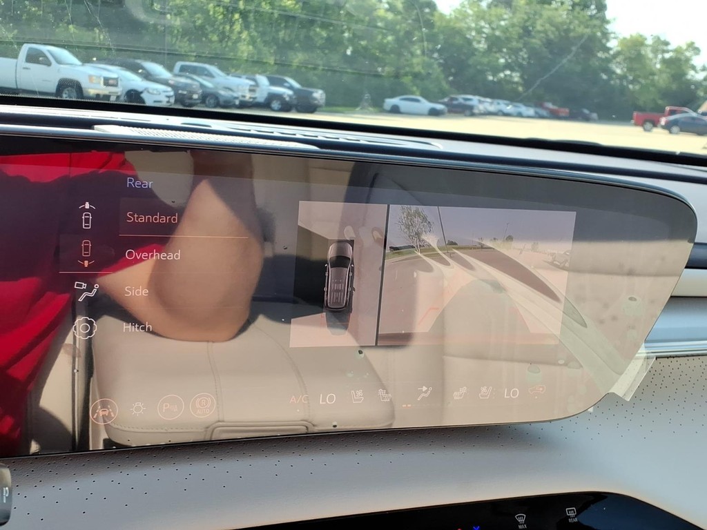 Buick Enclave Vehicle Full-screen Gallery Image 15