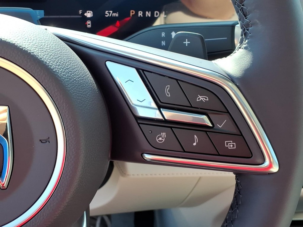 Buick Enclave Vehicle Full-screen Gallery Image 17